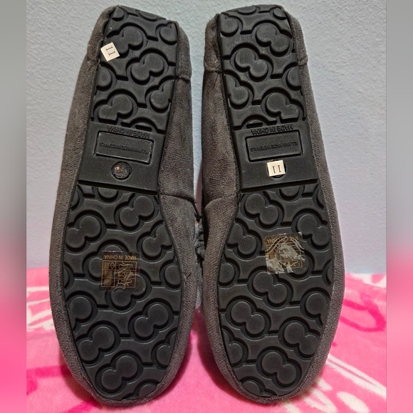 Hooked Women's Chill Gray Slippers, Size 11 - Picture 7 of 7